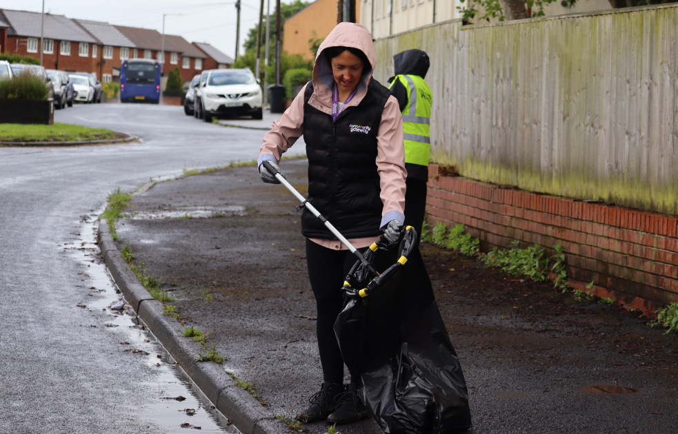 Barry Ave- litter picking