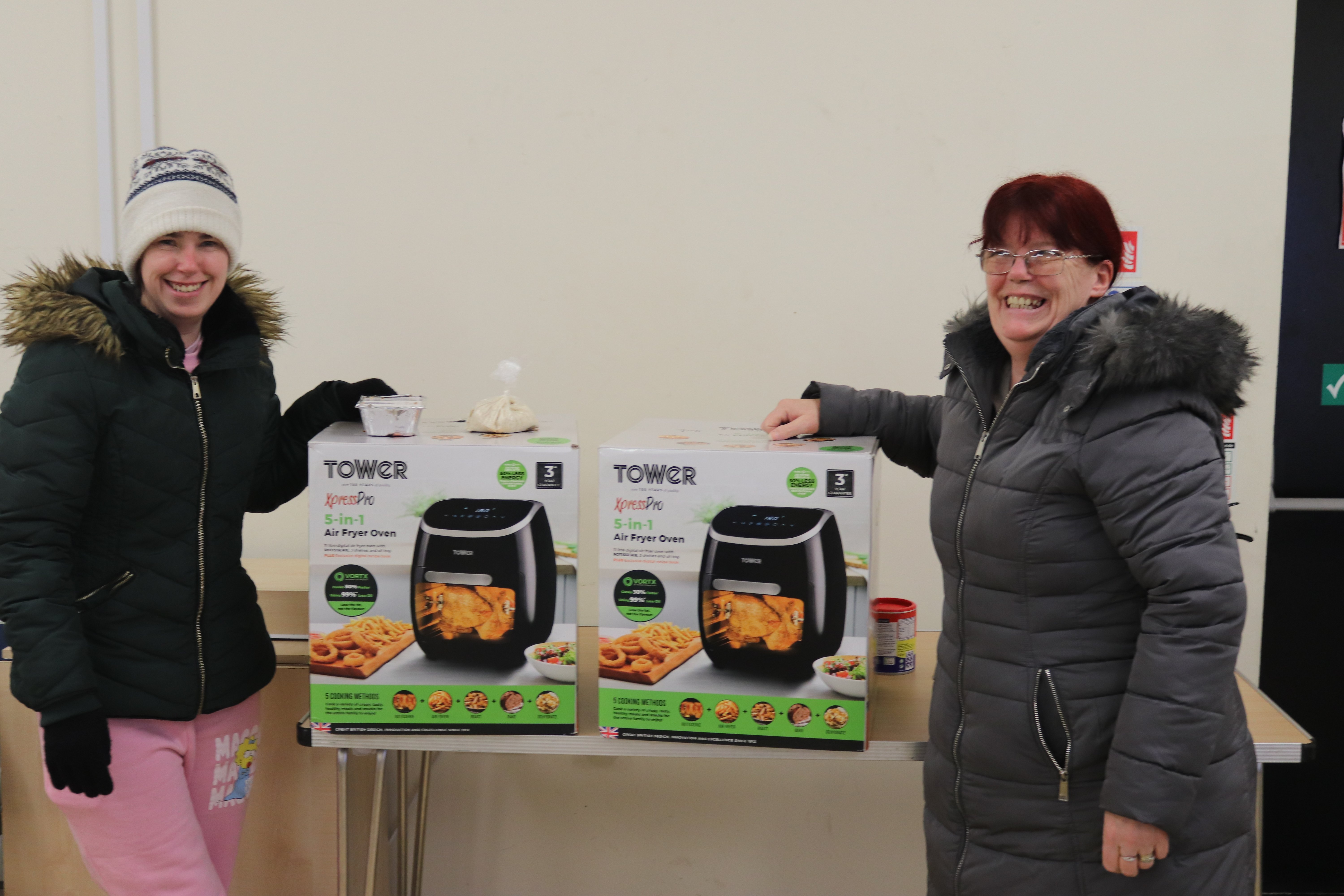 Image of course attendees with air fryer
