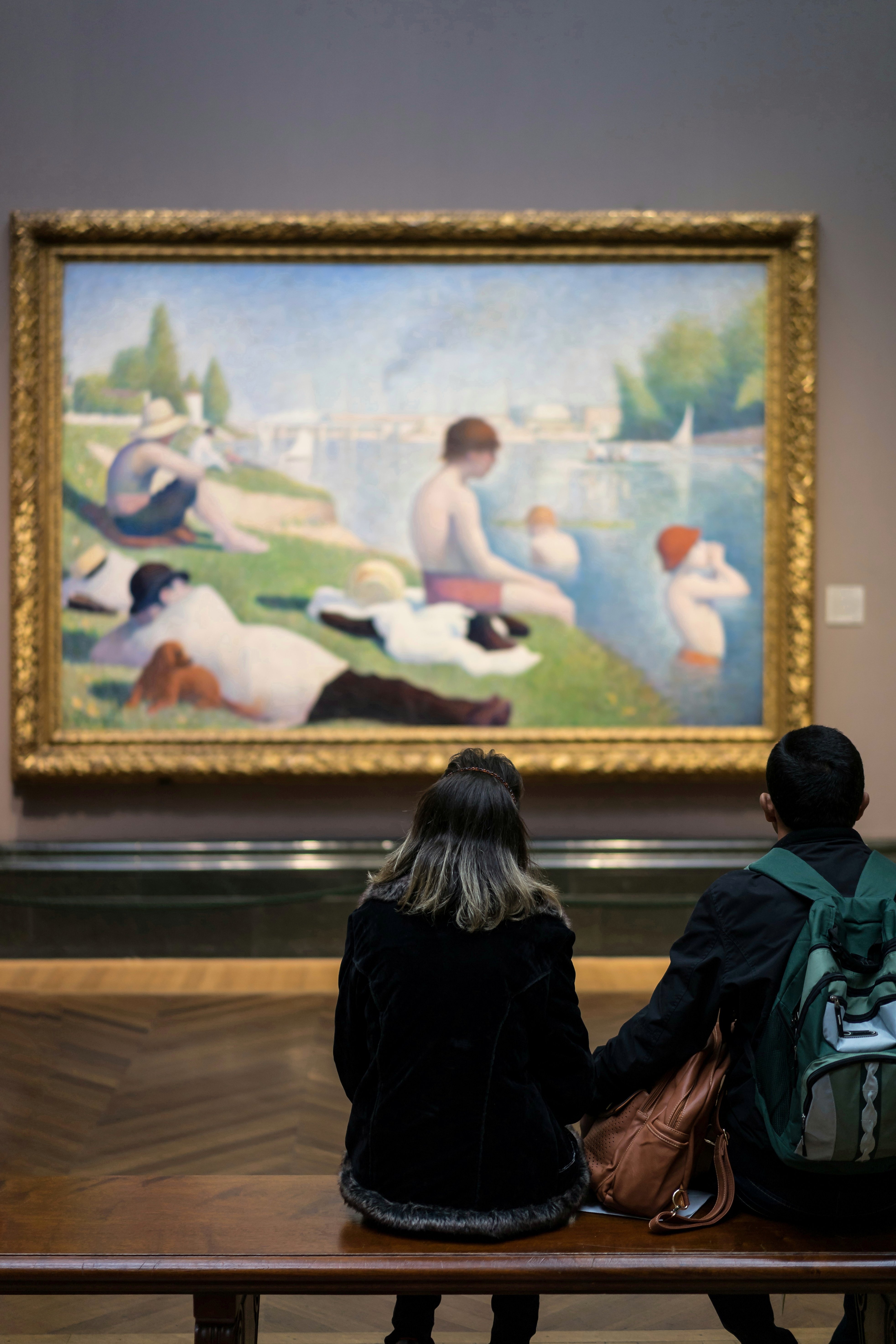 people-looking-picture-art-gallery (1)