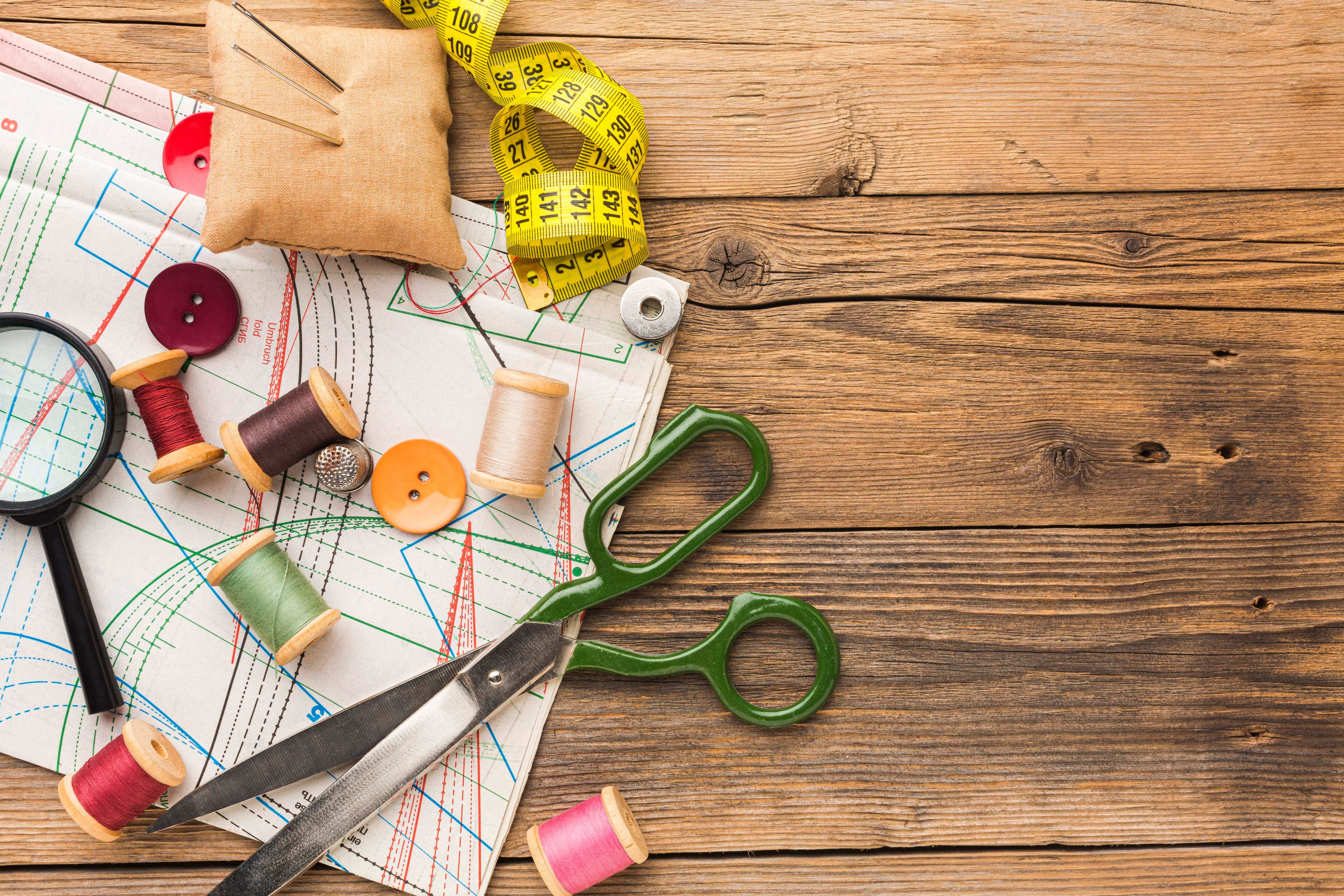 top-view-thread-with-copy-space-measuring-tape